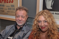 Il cantautore argentino León Gieco con l'attrice Marianne Cotton